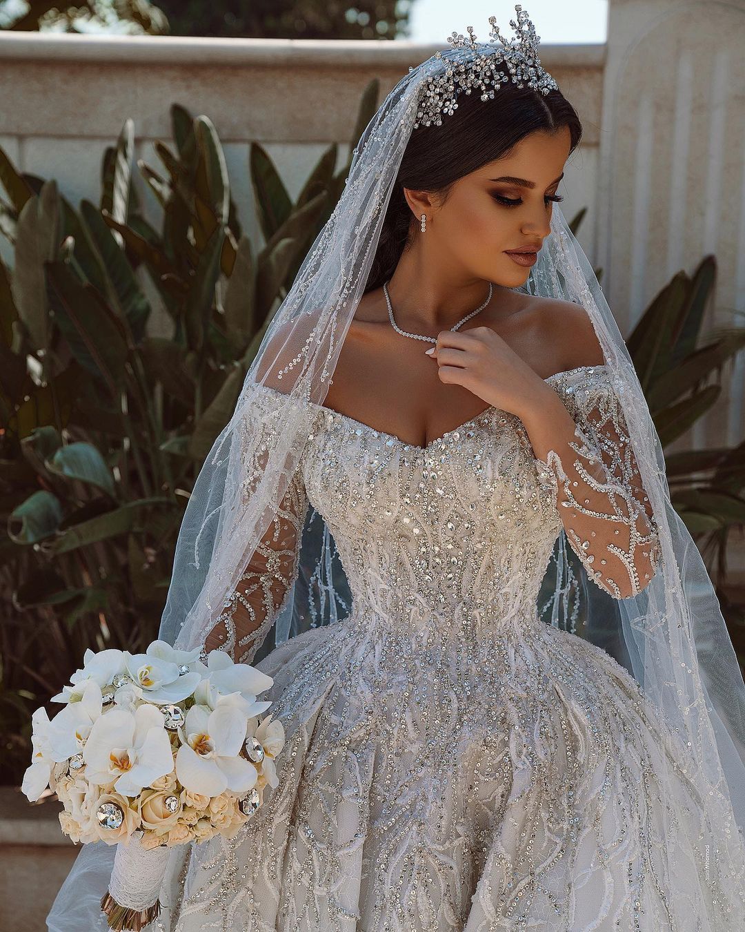 Luxurious Sequins Long Tulle Off the Shoulder Satin Ball Gown Wedding Dress with Sleeves