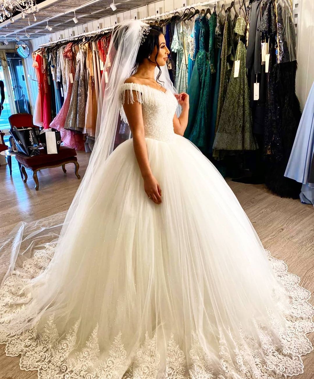 Elegant Long Off the Shoulder Beading Backless Tulle Floor Length Ball Gown Wedding Dress With Tassel