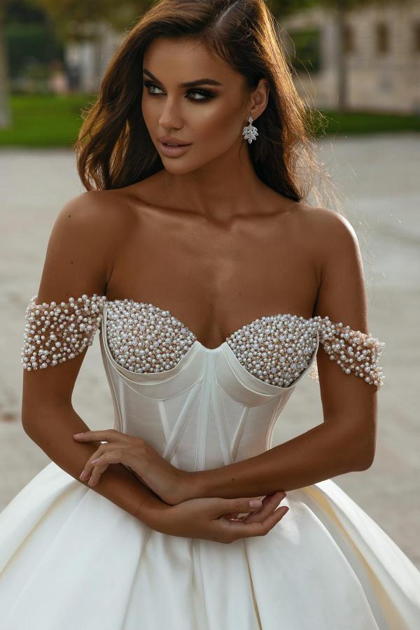 Vintage Long Ball Gown Strapless Off the Shoulder Floor Length Wedding Dress