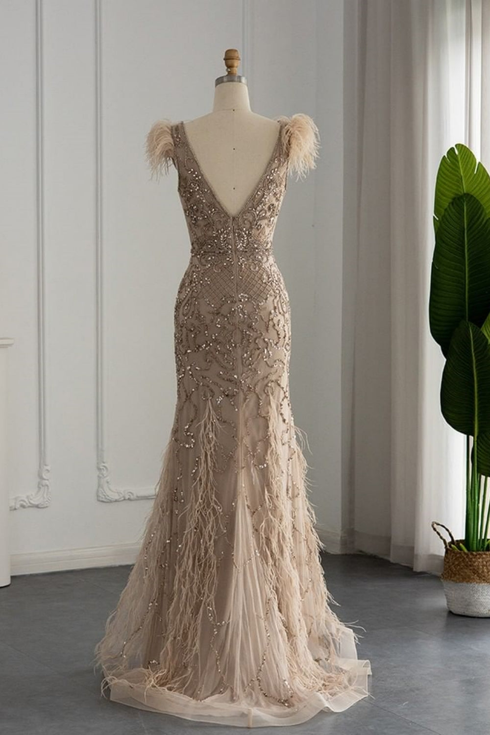 Gorgeous Long Mermaid V-Neck Beading Formal Prom Dresses with Feather