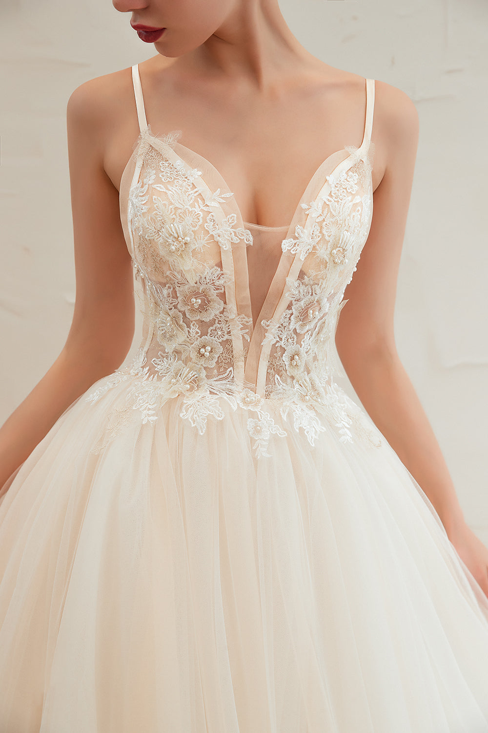 Elegant Long Appliques Lace Tulle A-line Wedding Dress
