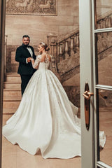 Ivory Long Ball Gown Sweetheart Satin Lace Backless Wedding Dresses with Sleeves