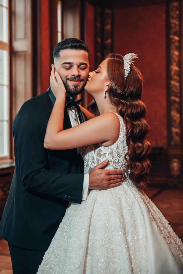 Charming Long Ball Gown Sweetheart Straps Sleeveless Lace Wedding Dress