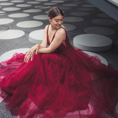 Gorgeous Long A-line V-neck Tulle Backless Prom Dress Appliques Lace