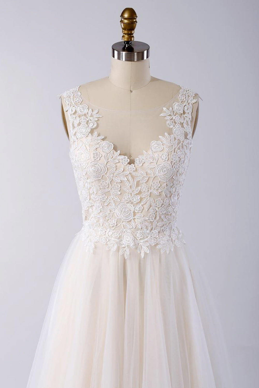 Elegant Long Appliques Lace Tulle A-line Wedding Dress