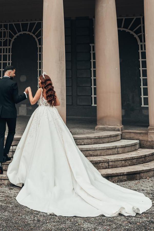 Charming Long Ball Gown Sweetheart Straps Sleeveless Lace Wedding Dress