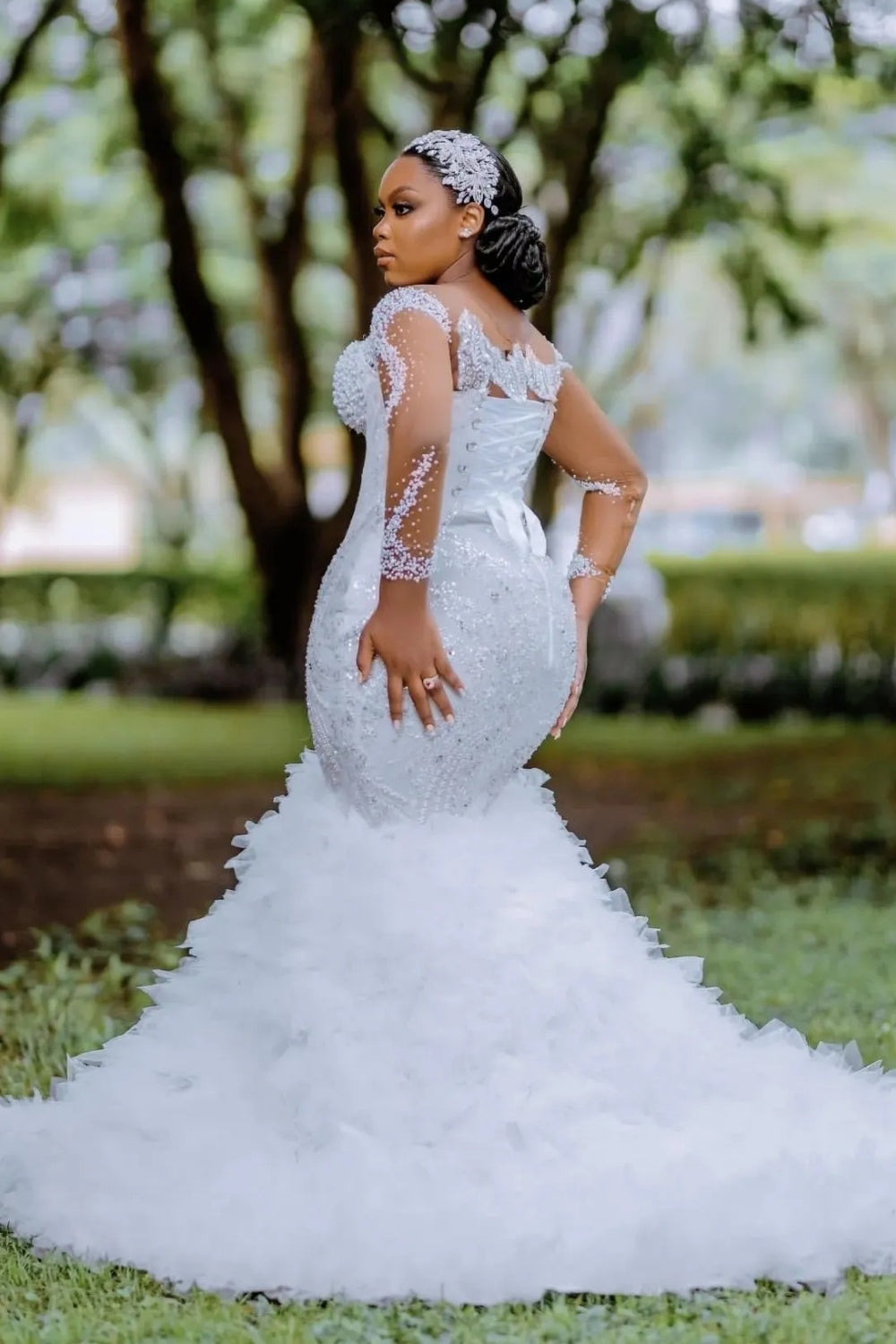 Elegant Sweetheart Mermaid Sequined Wedding Dresses with Train