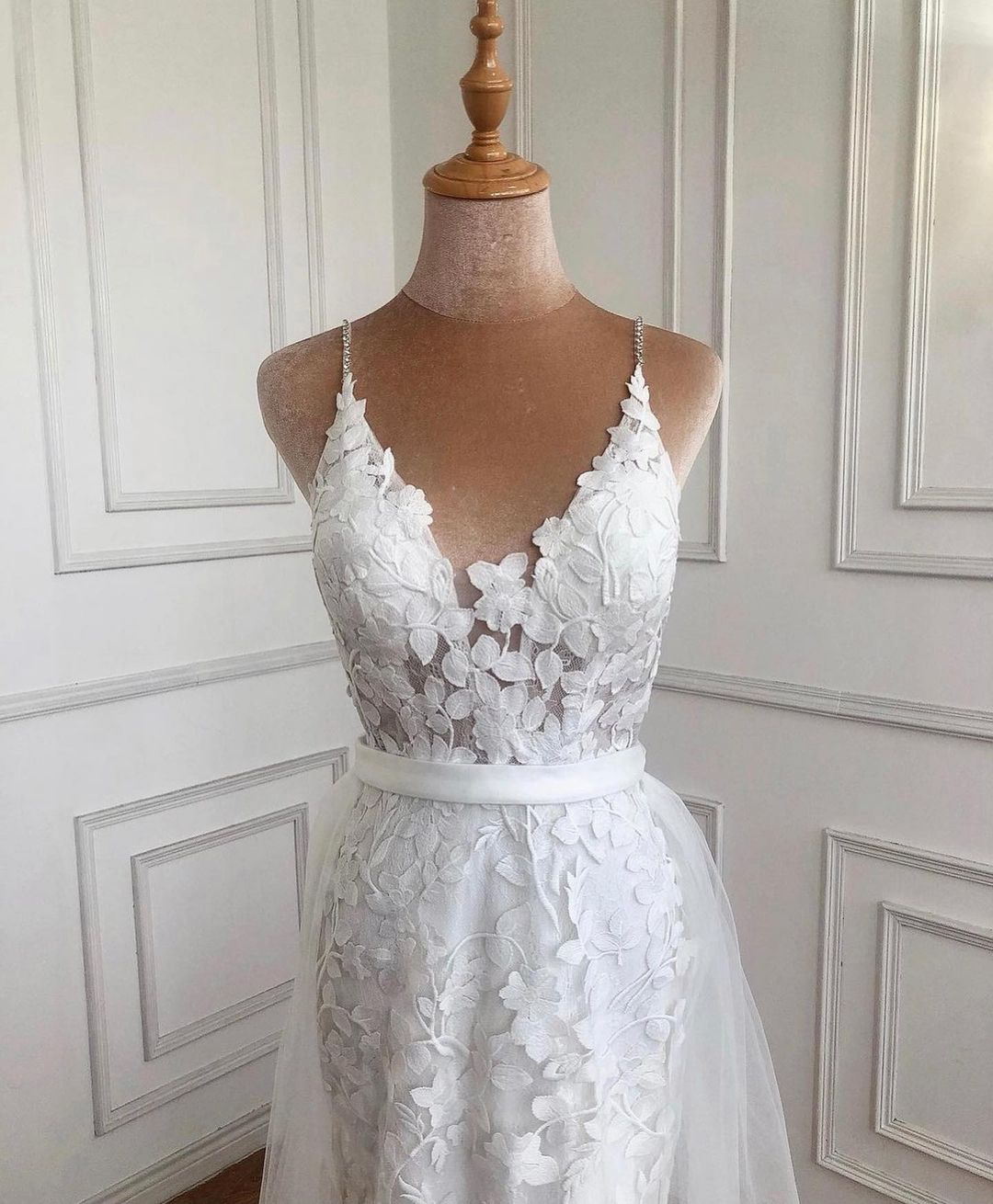 Elegant Long A-line V-neck Lace Open Back Wedding Dress with Slit