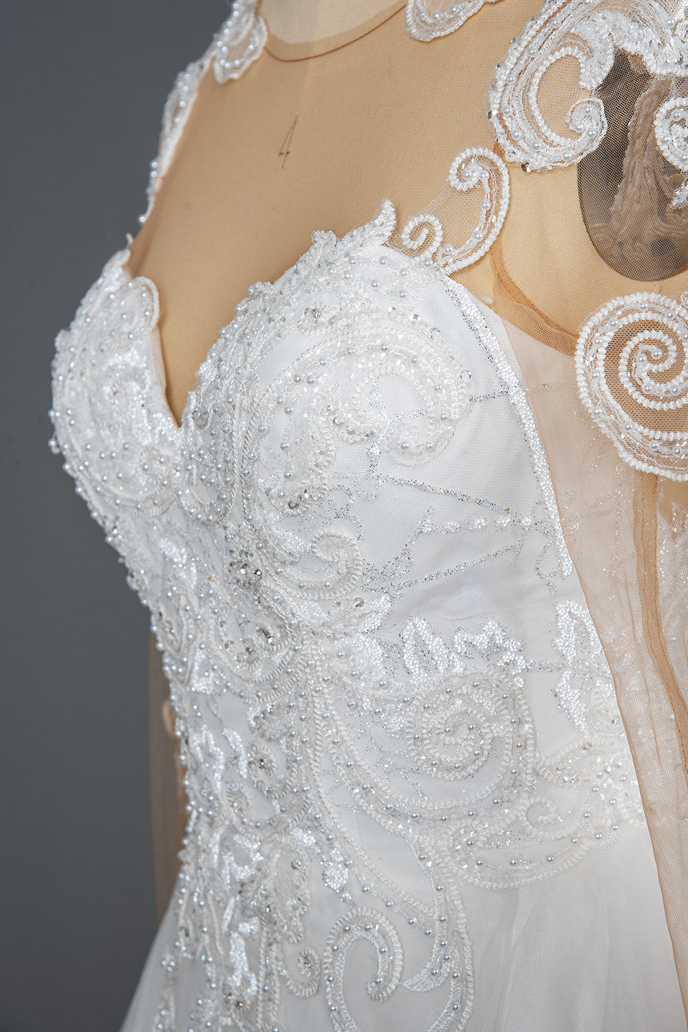 Long Tulle Lace Appliques Ruffles Ball Gown Wedding Dresses with Long Sleeve