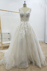 Elegant Long A-line Sweetheart Appliques Tulle Chapel Train Wedding Dresses