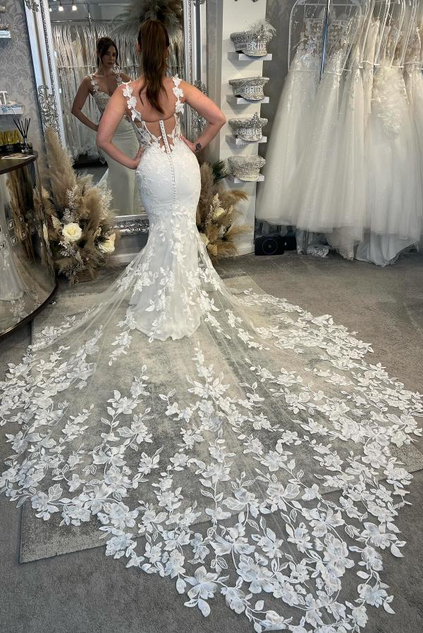 Plus Size Spaghetti Straps Open Back Mermaid Sweetheart Long Lace Wedding Dress