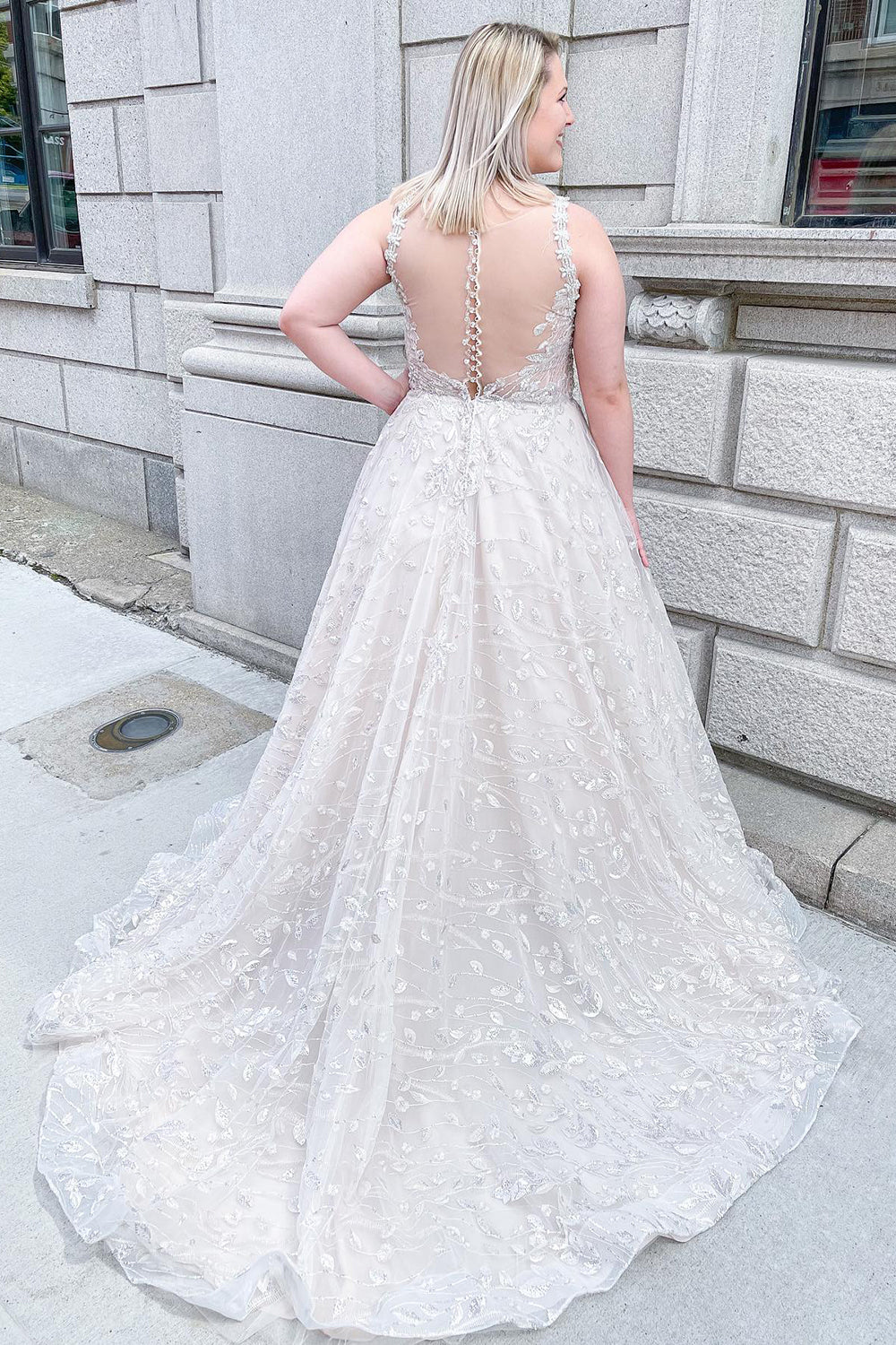 Gorgeous Long Plus Size Appliques Lace Sweetheart Wide Straps Tulle A-Line Wedding Dress