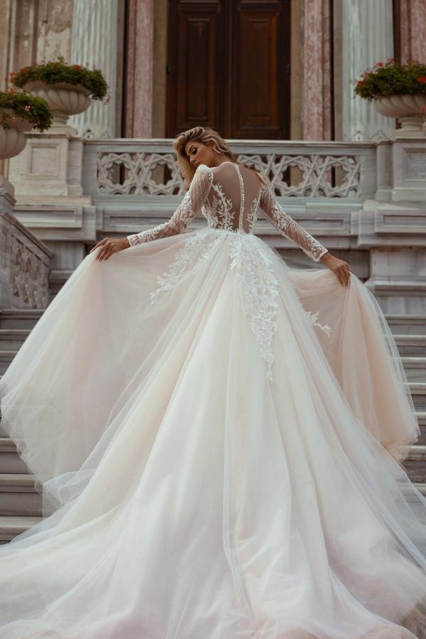 Charming V-neck Mermaid Long Sleeves Tulle Wedding Dress with Appliques