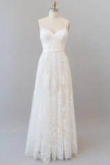 Chic Long A-line Spaghetti Strap Appliques Tulle Wedding Dress