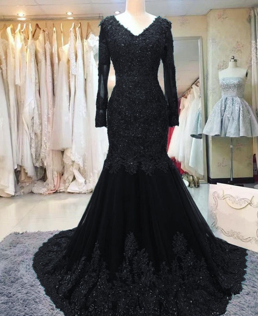 Gorgeous Long Sleeve V-neck Appliques Lace Beading Tulle Mermaid Prom Dress