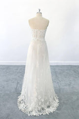 Long Sweetheart Appliques Lace Strapless Tulle Mermaid Wedding Dress