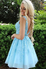 V-neck A-line Appliques Lace Backless Tulle Ruffles Short Homecoming Dress
