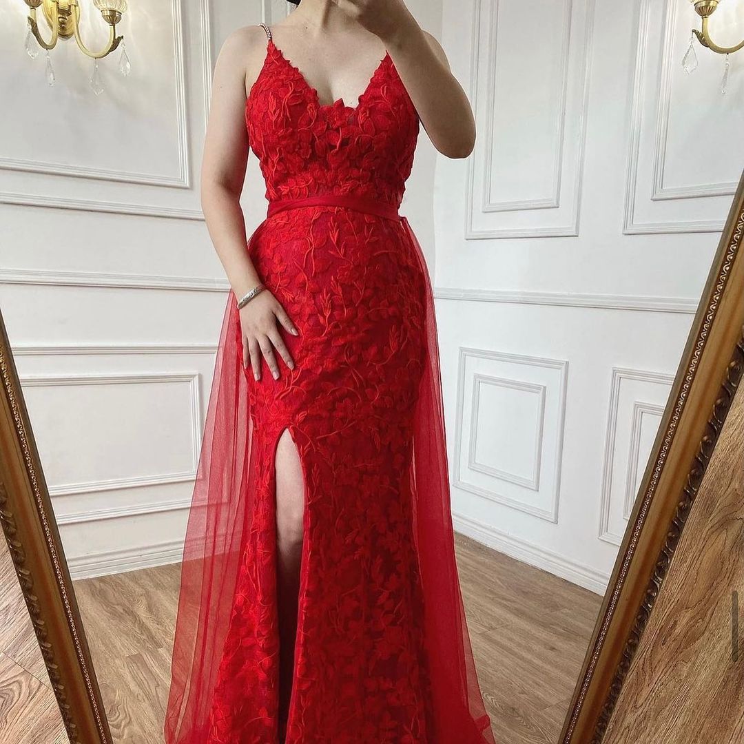 Elegant Long A-line V-neck Lace Open Back Wedding Dress with Slit